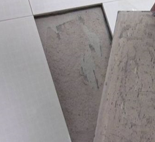 商水瓷砖空鼓维修公司分享瓷砖铺贴时如果打浆（即涂抹在瓷砖背面和基层上的砂浆或瓷砖胶）过少，会带来以下问题